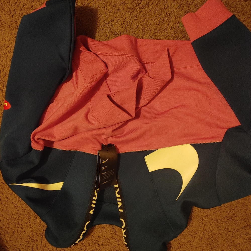 Nike top
